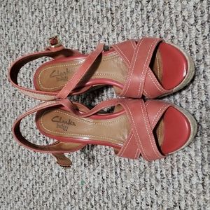 Pink woven wedges